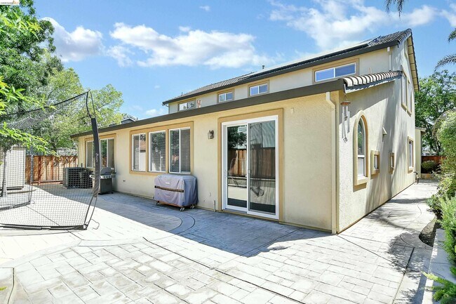 Building Photo - 5563 Arcadia Cir