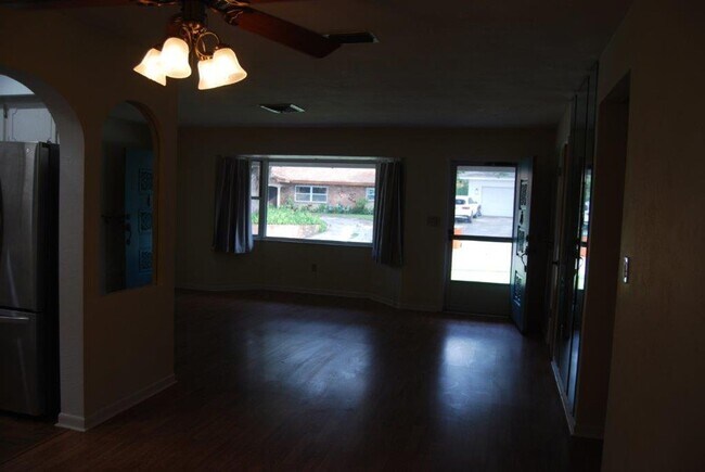 Building Photo - SEMINOLE HOME IN DESIRABLE CANTERBURY CHASE