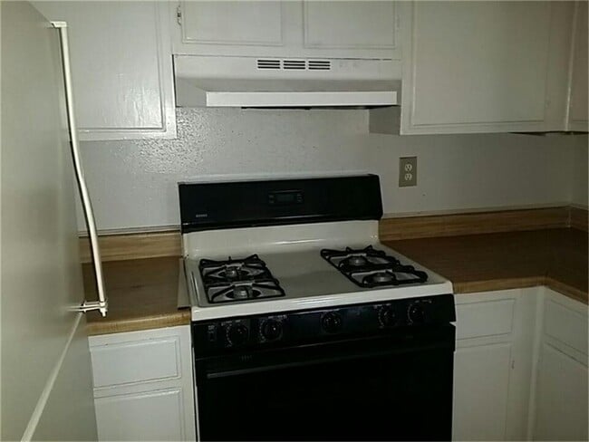 Building Photo - Coming Soon.. 3 bedroom, 2 bath Duplex  Ho...