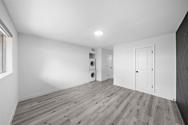 Building Photo - 1106 W Tri Oaks Ln