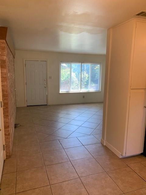 Building Photo - 1900 Fairlawn Ln