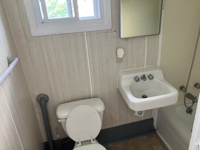 Bathroom - 1025 Willow St