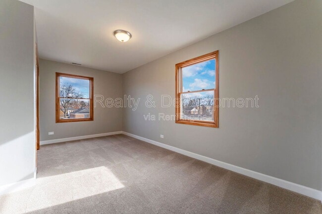 Building Photo - 301 Bohland Ave