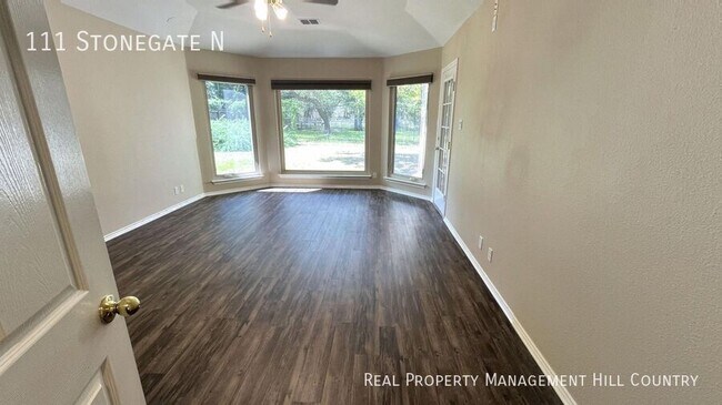 Building Photo - 111 Stonegate N