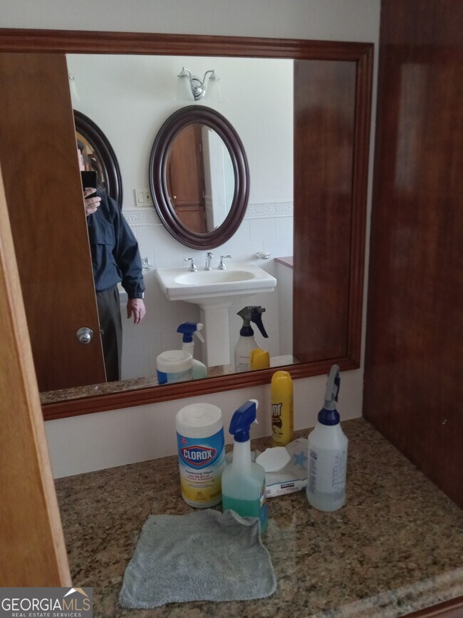 Building Photo - 148 W James Cir