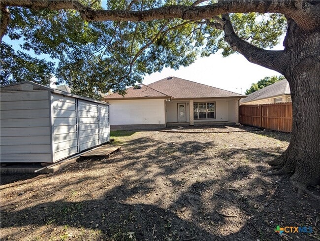 Building Photo - 1662 Lantana Cir