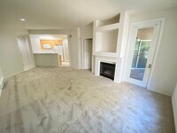 Building Photo - Advent - Low Deposit W/ Laundry & Parking