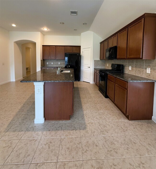 Building Photo - 22646 Triangle Ridge Dr