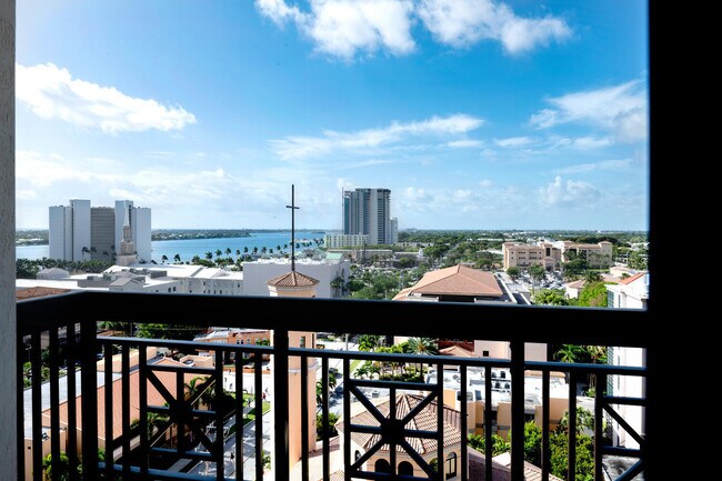 Building Photo - 801 S Olive Ave