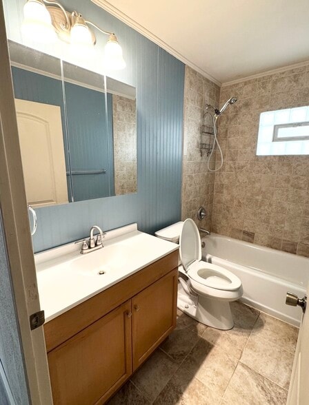 Building Photo - 2251 Vale Dr