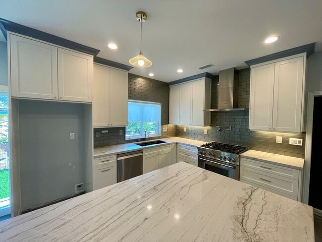 Building Photo - Gorgeous Home In Blossom Valley Home with ...