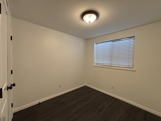 Building Photo - 5700 S 900 E