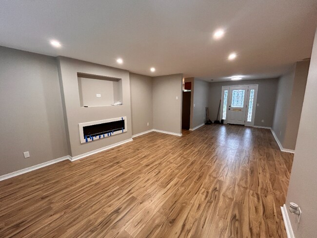 Building Photo - 6060 SW 170th Ave