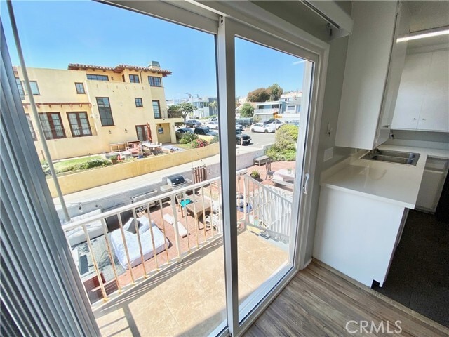 Building Photo - 2231 Hermosa Ave