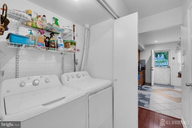 Building Photo - 5 Pond View Dr