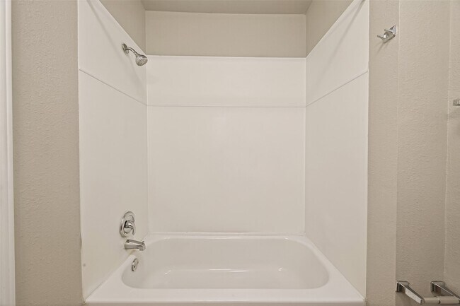 Building Photo - 10 Ferguson St