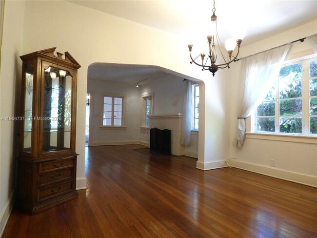 Building Photo - 409 Marmore Ave