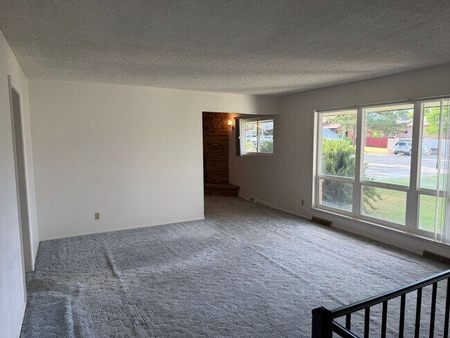 Building Photo - Large Home W/TONS OF STORAGE SPACE on NorthSide Grand Junction!!!!