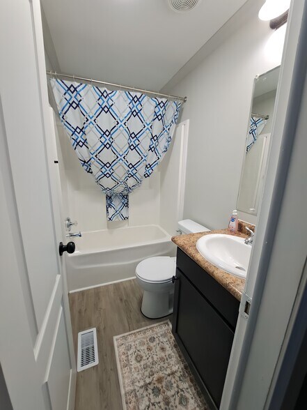 Building Photo - 85 Deerwood Park