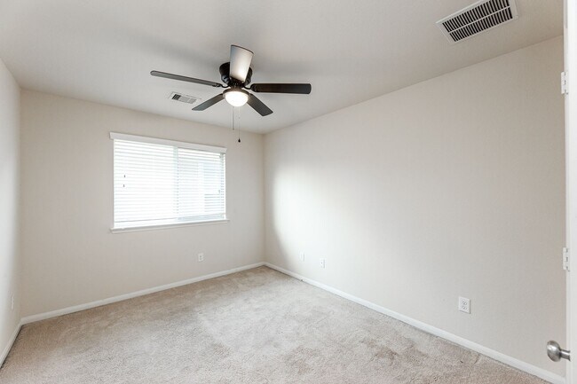 Building Photo - 6443 Wilshire Fern