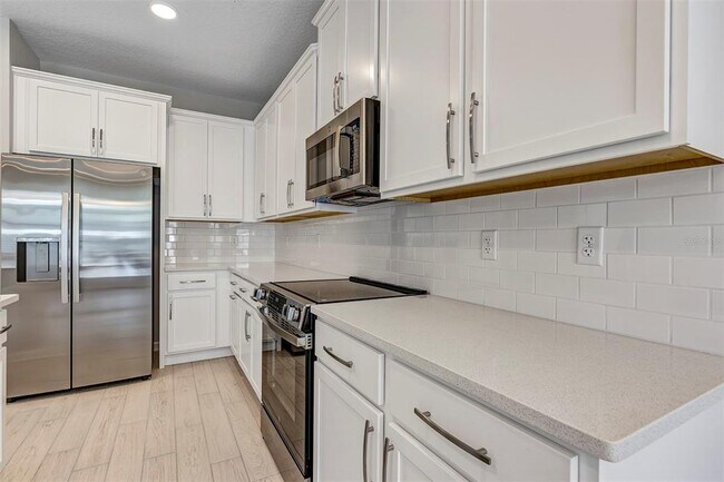 Building Photo - 518 Lady Palm St