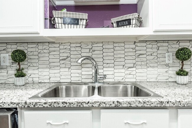 Building Photo - 405 Avondale Ln