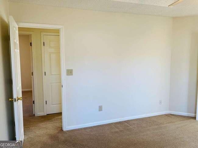 Building Photo - 155 Woodstream Dr