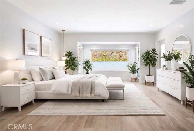 Building Photo - 4450 Hayvenhurst Ave