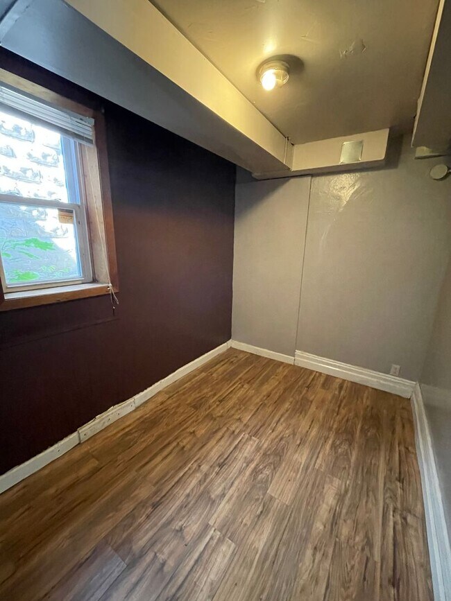 Building Photo - 2435 S 9th St