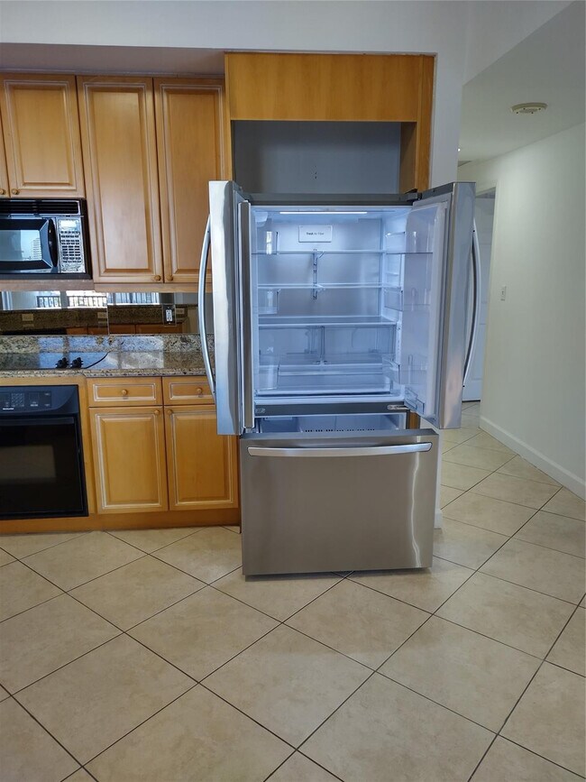 Building Photo - 100 S Birch Rd