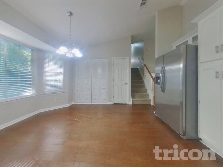 Building Photo - 2055 Towne Manor Dr NW