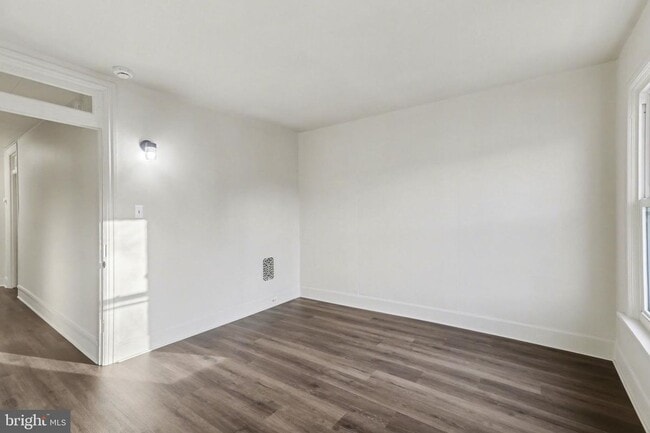 Building Photo - 335 Poplar St