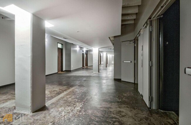 Building Photo - 805 Peachtree St NE