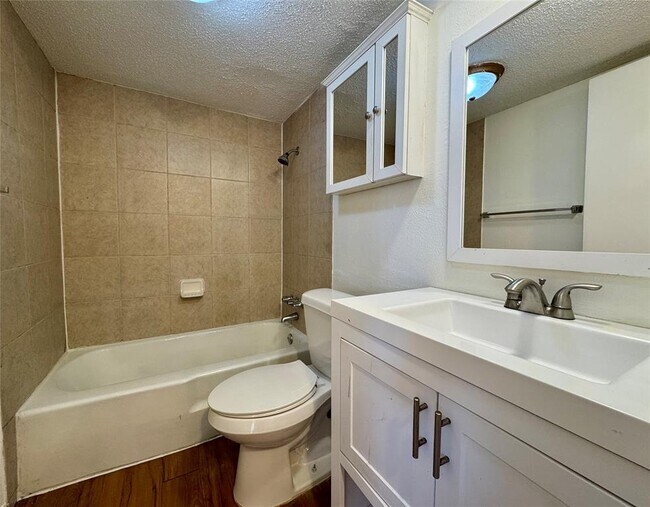 Building Photo - 8905 Parkfield Dr