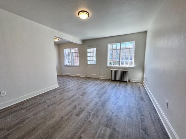 Building Photo - 6 Church St