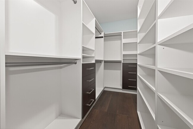 Building Photo - 2727 Carriage Hollow Ln