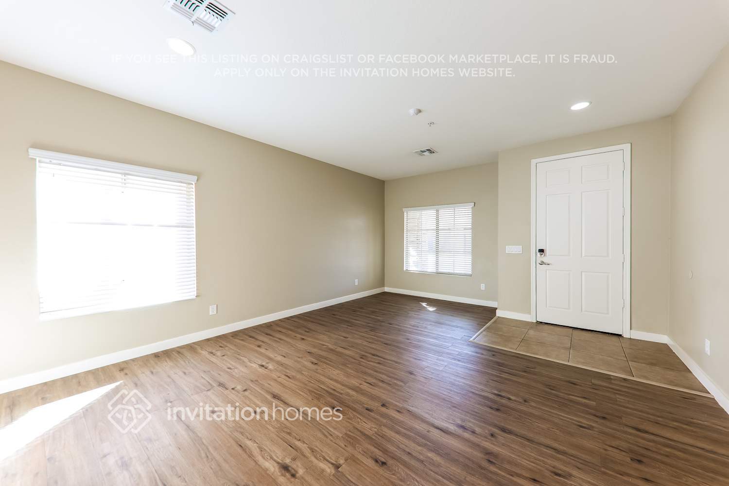 Building Photo - 982 E Corral St