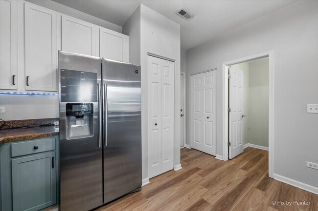 Building Photo - 509 Lakeside Ct