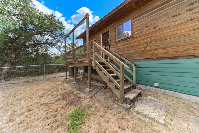 Building Photo - Hill Country Retreat