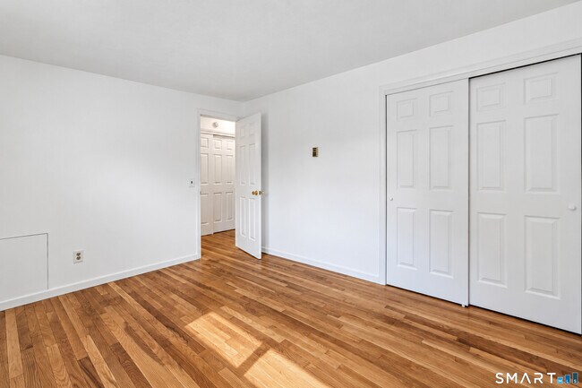 Building Photo - 19 Denlar Dr