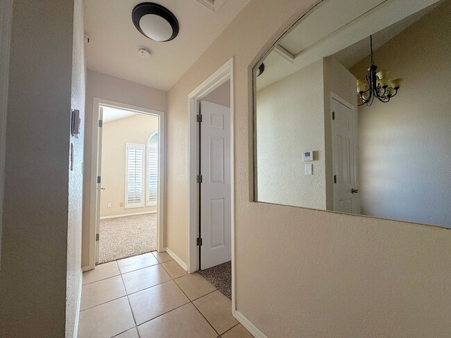 Building Photo - East El Paso 3bed/2bath Refrig A/C!