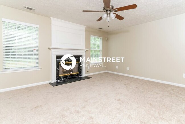 Building Photo - 4 Bedroom Pet-Friendly Home in Hampton, GA with Main Street Renewal