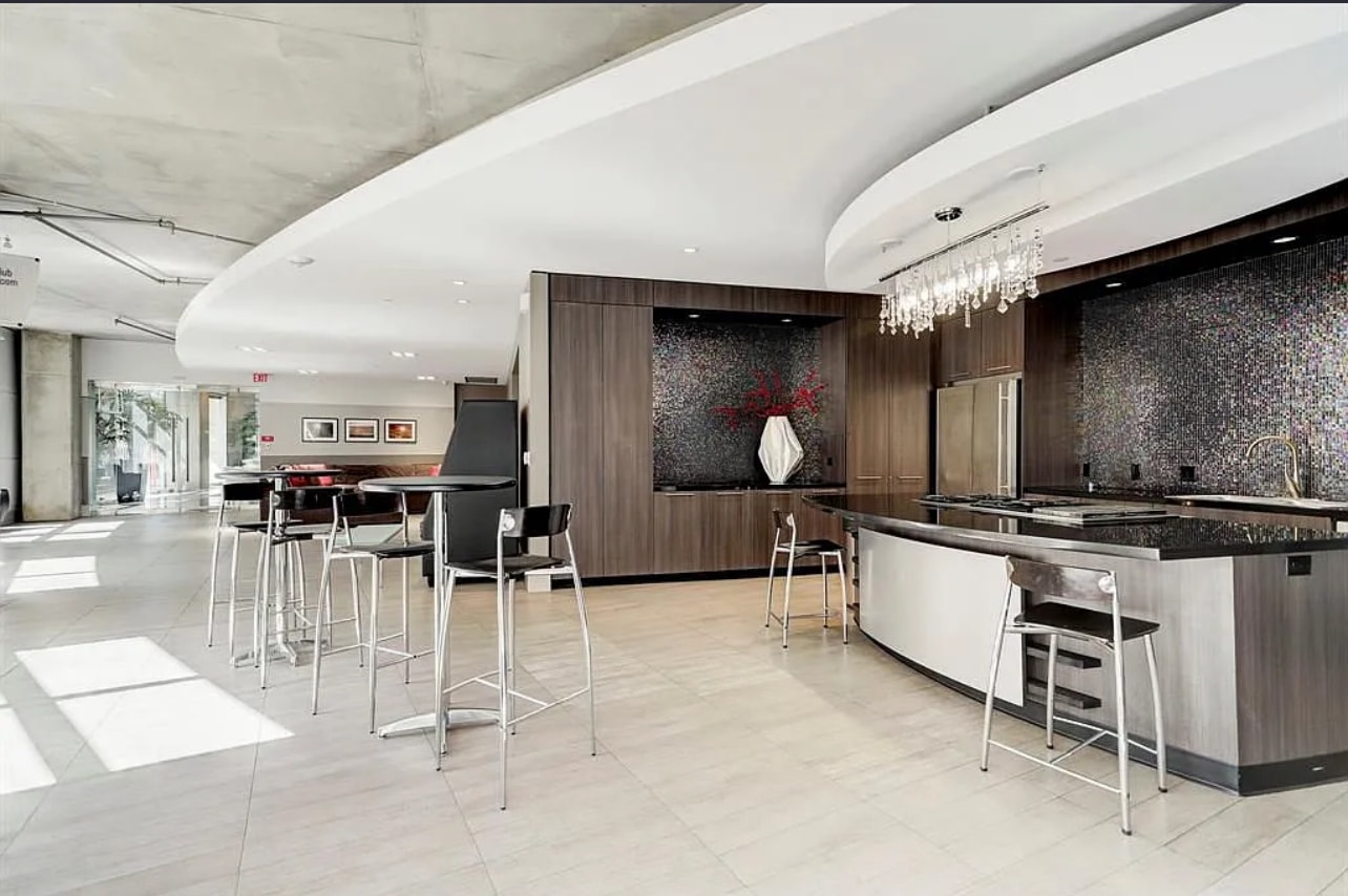 Building Photo - 1901 Post Oak Blvd