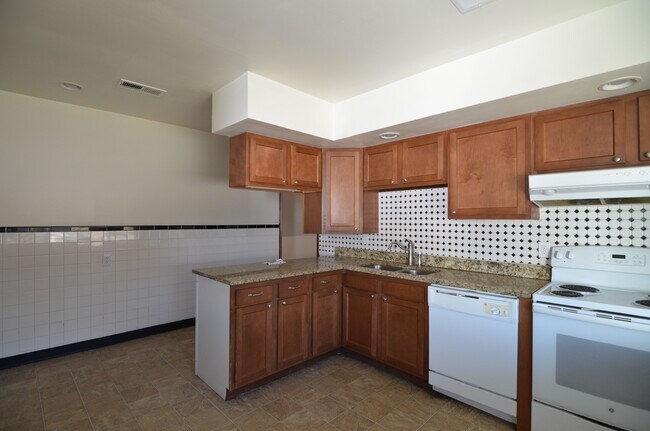 Building Photo - 2620 Losantiville Ave