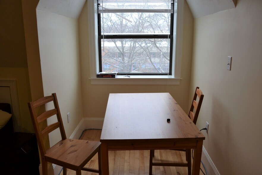 Building Photo - 1203 Beacon St