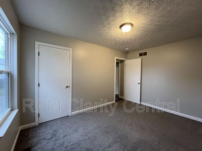 Building Photo - 932 Briaro St