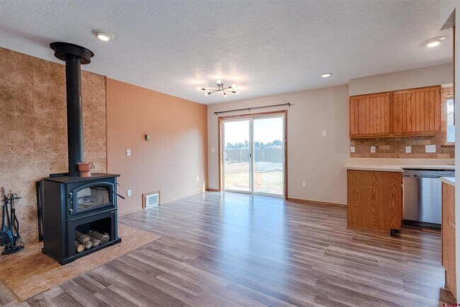 Building Photo - 64251 N Ramona Rd