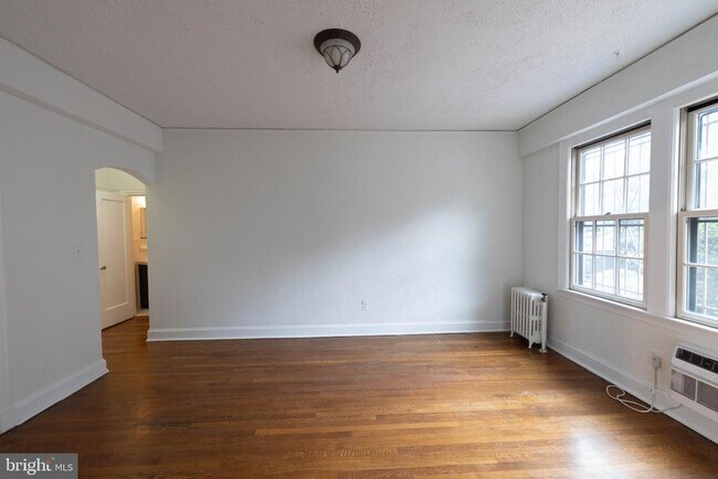 Building Photo - 2032 Belmont Rd NW