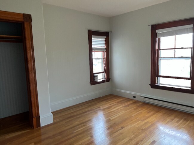 Building Photo - 27 Church St