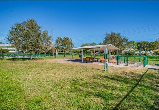 Building Photo - 2402 Ecuadorian Way